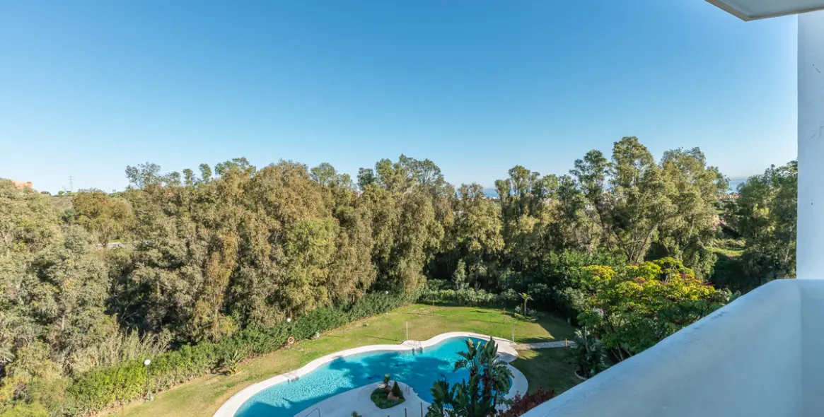 Short-term rent of penthouse in Calahonda 20