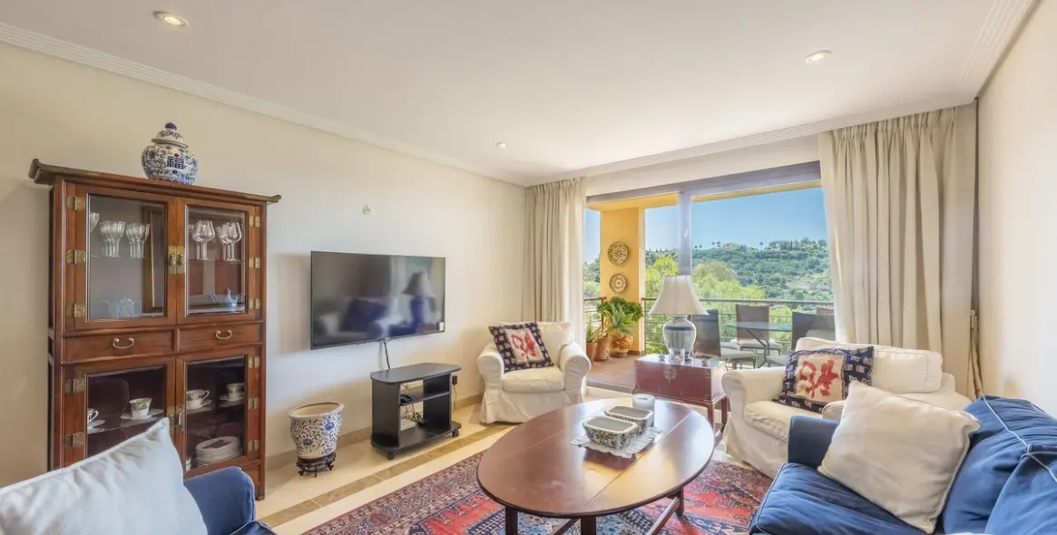 Short-term rent of middle floor apartment in Benahavís 1