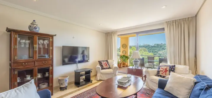 Short-term rent of middle floor apartment in Benahavís 0