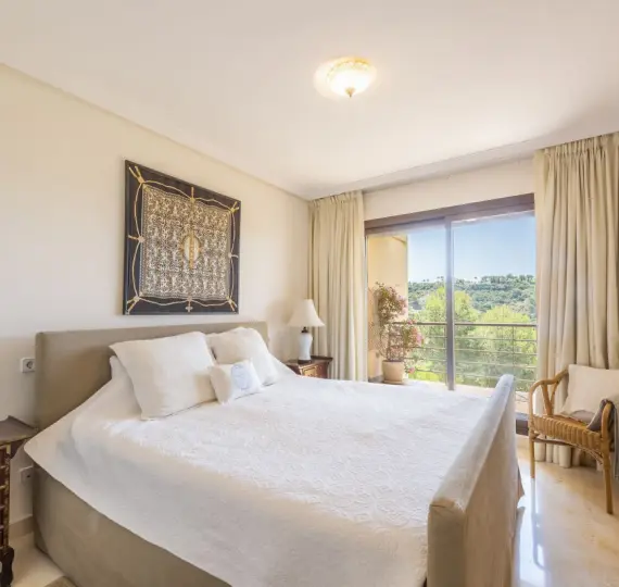 Short-term rent of middle floor apartment in Benahavís