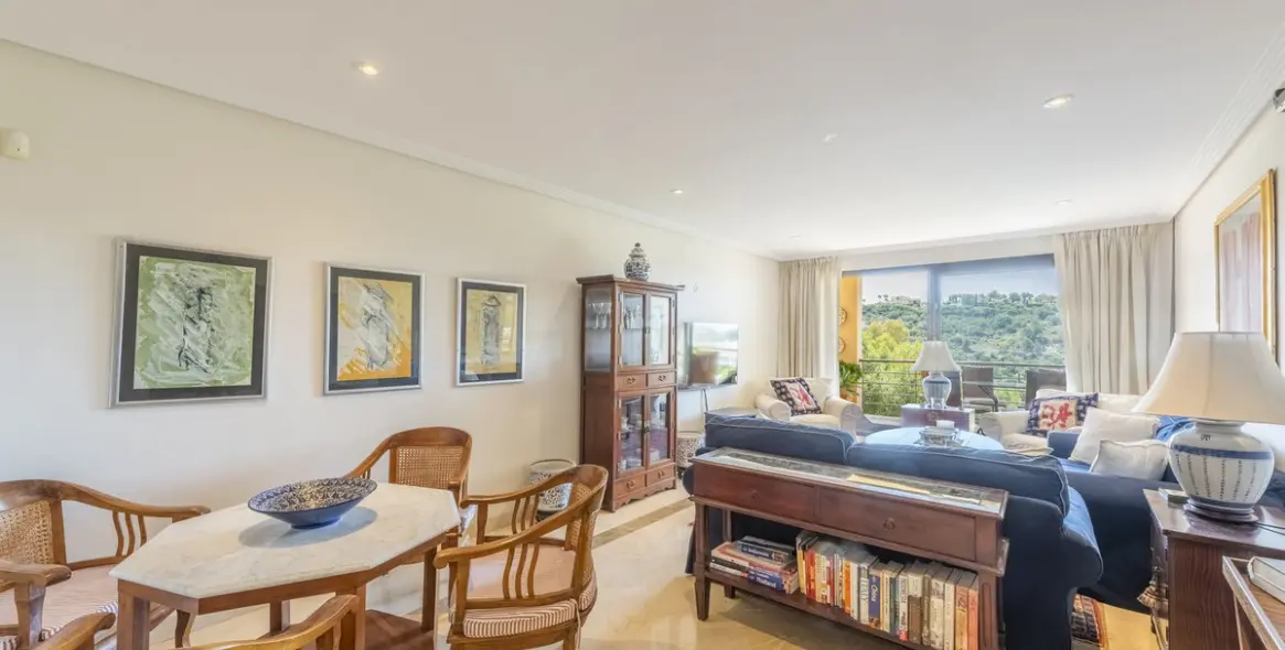 Short-term rent of middle floor apartment in Benahavís 5