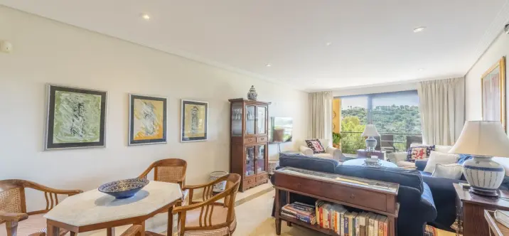 Short-term rent of middle floor apartment in Benahavís 4