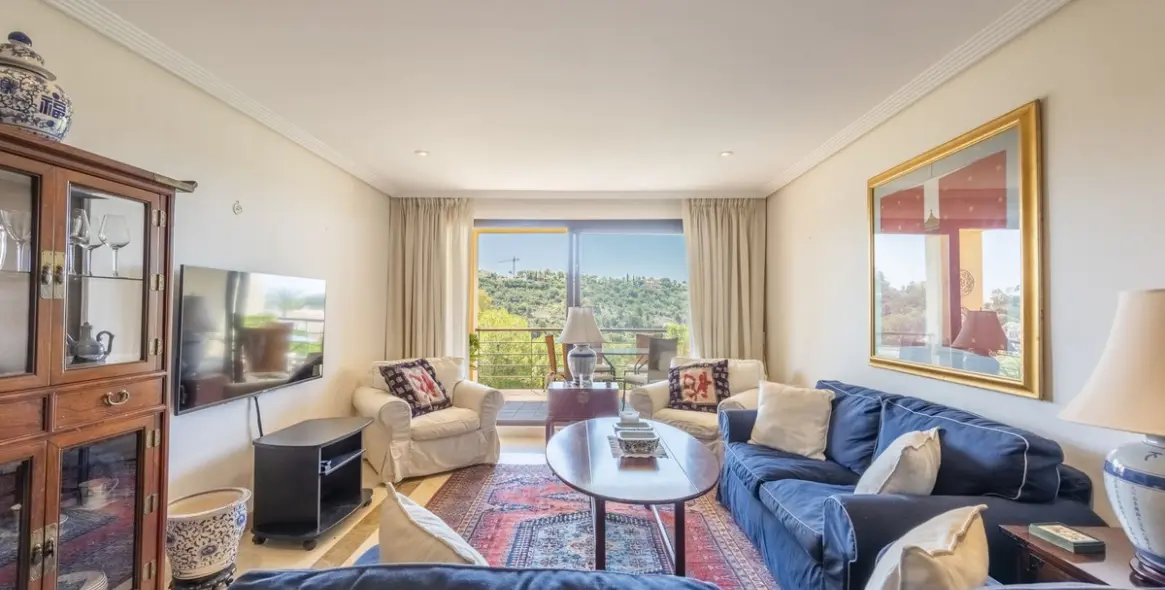 Short-term rent of middle floor apartment in Benahavís 6