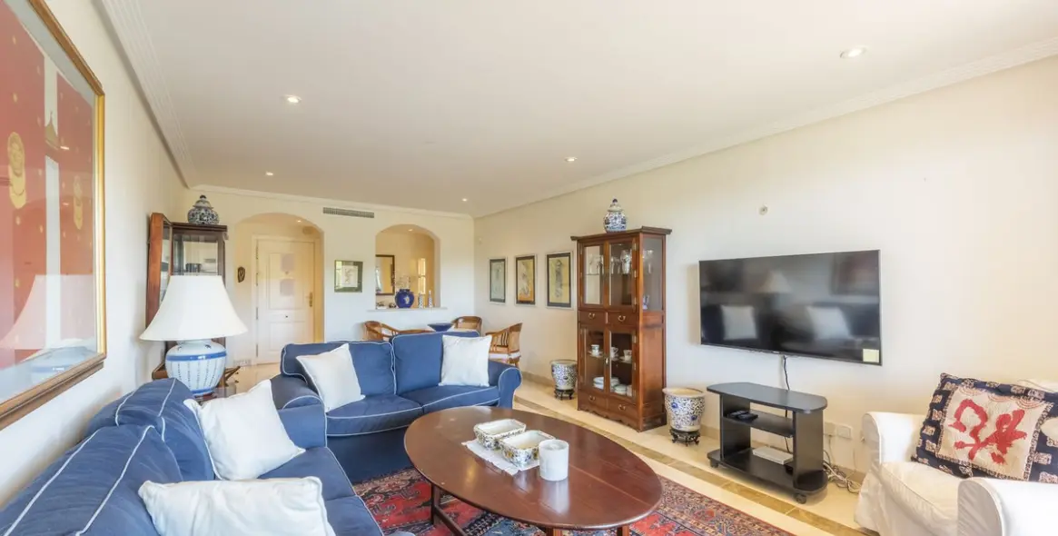 Short-term rent of middle floor apartment in Benahavís 8