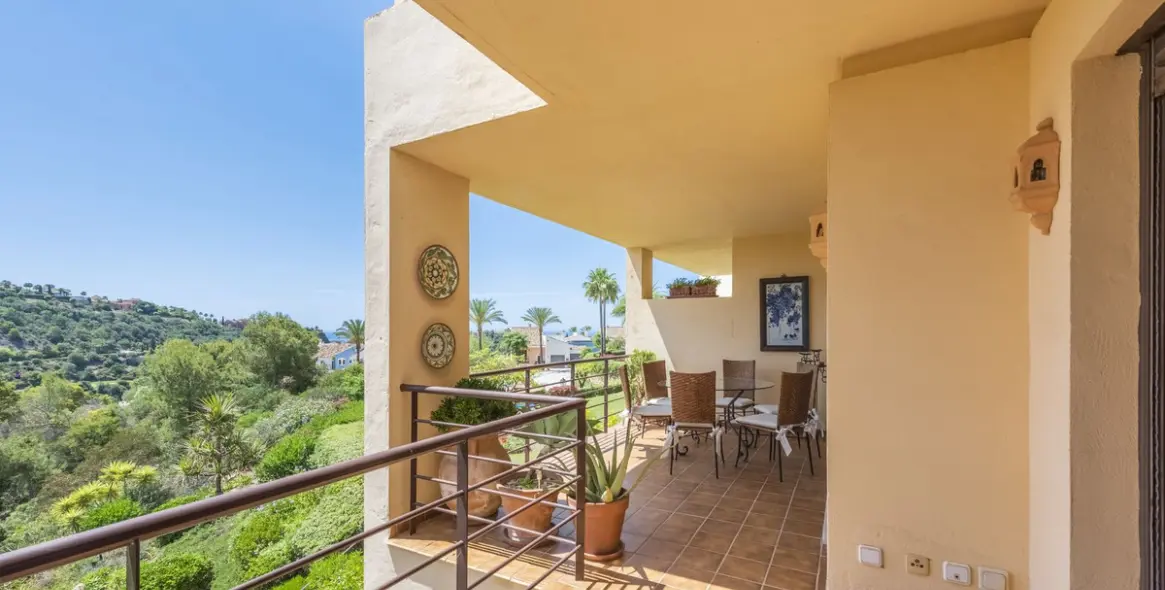 Short-term rent of middle floor apartment in Benahavís 9