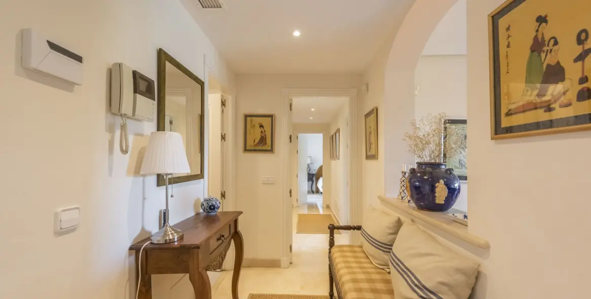 Short-term rent of middle floor apartment in Benahavís 15