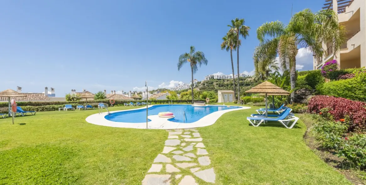 Short-term rent of middle floor apartment in Benahavís 17