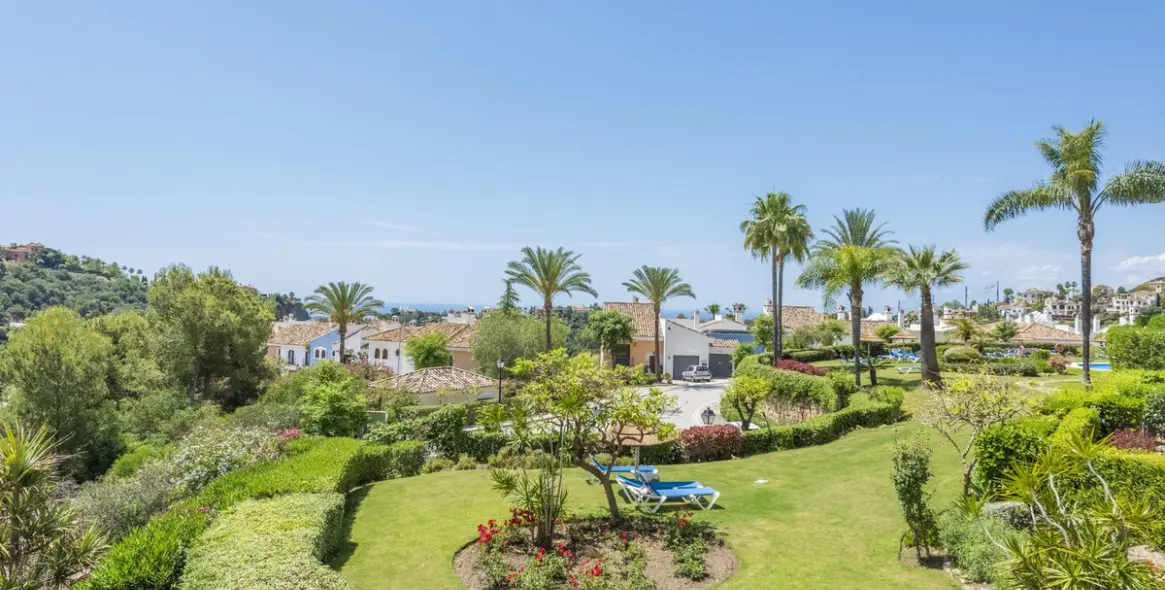 Short-term rent of middle floor apartment in Benahavís 18