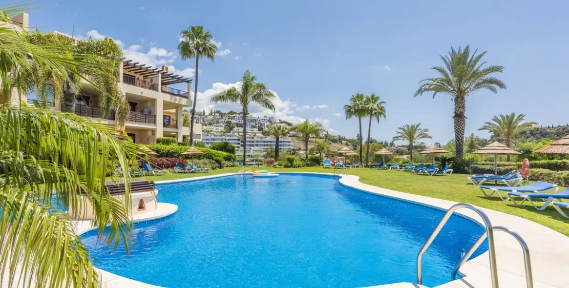 Short-term rent of middle floor apartment in Benahavís 20