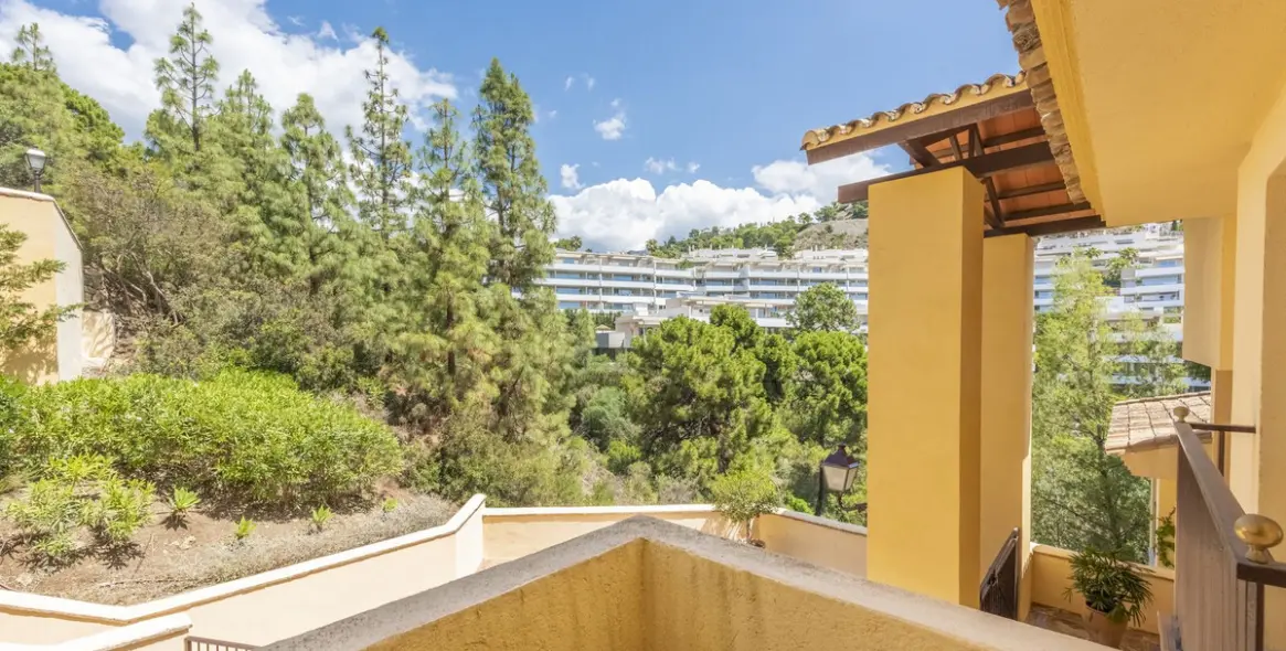 Short-term rent of middle floor apartment in Benahavís 21