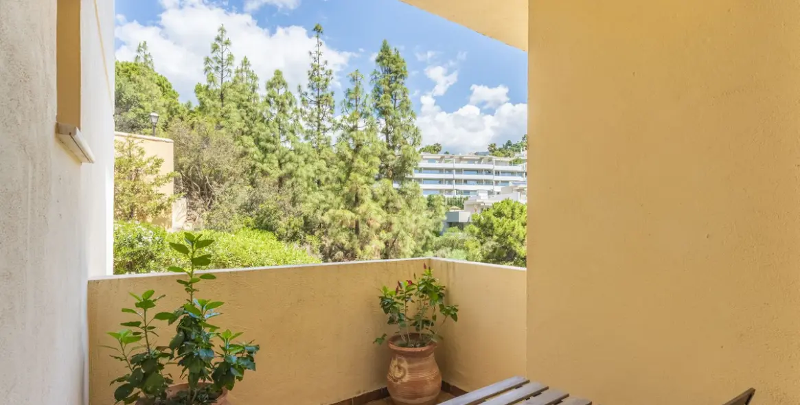 Short-term rent of middle floor apartment in Benahavís 22