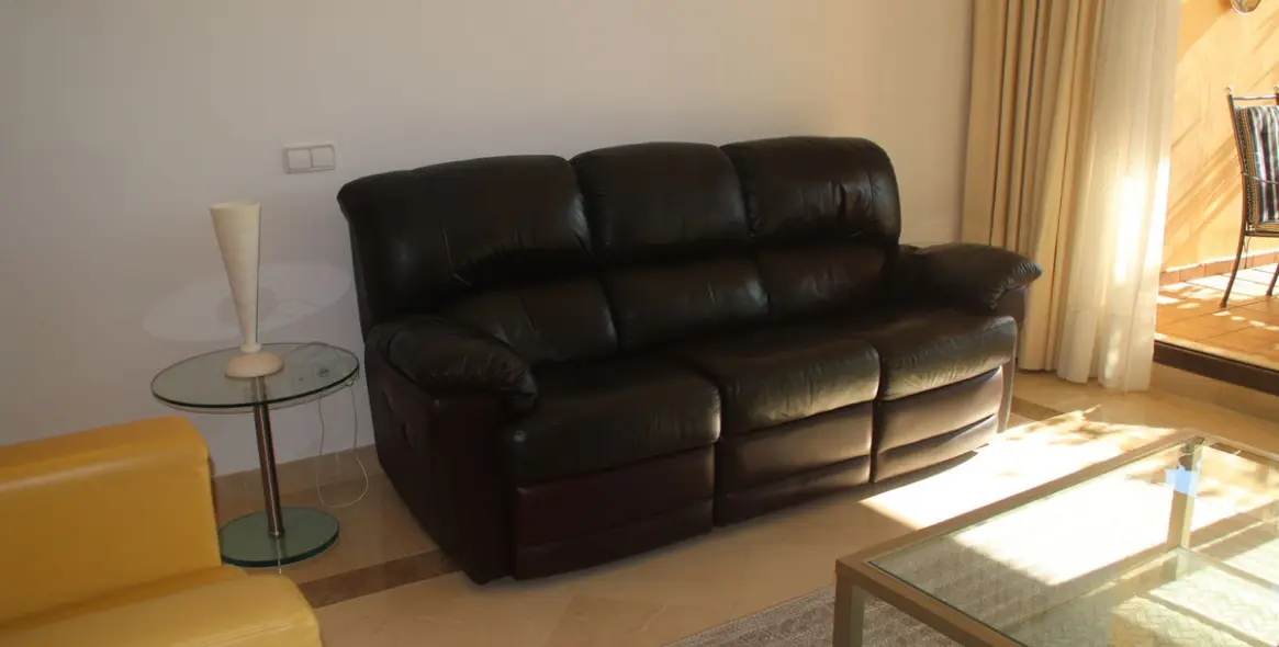 Short-term rent of ground floor apartment in Los Arqueros 5