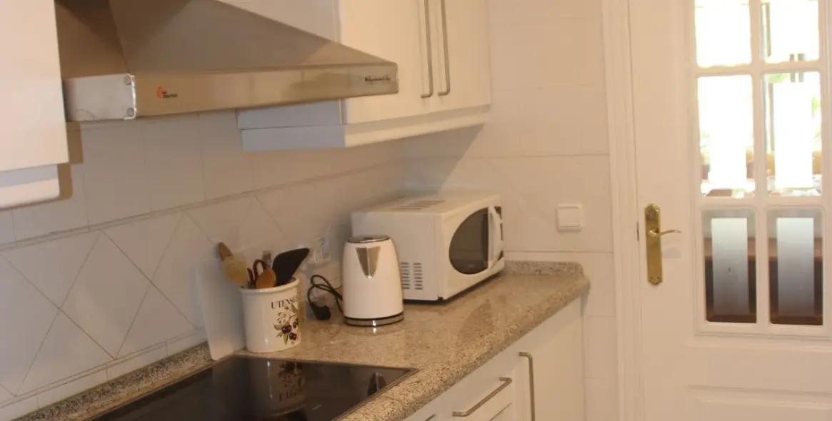 Short-term rent of ground floor apartment in Los Arqueros 10