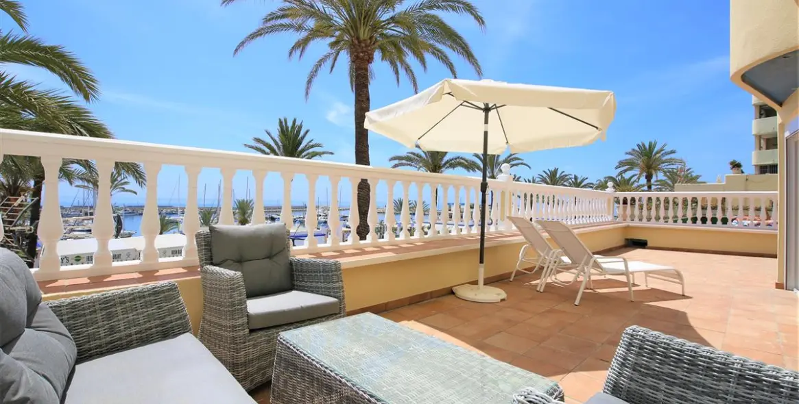 Alquiler a corto plazo de apartamento en planta baja en Estepona 1