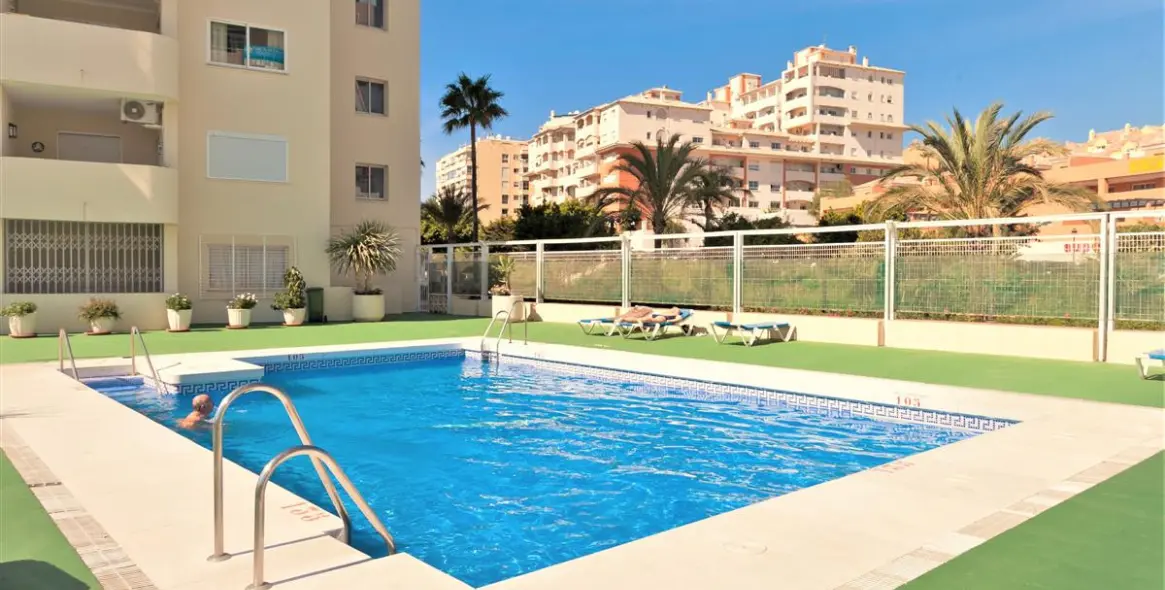 Alquiler a corto plazo de apartamento en planta baja en Estepona 2