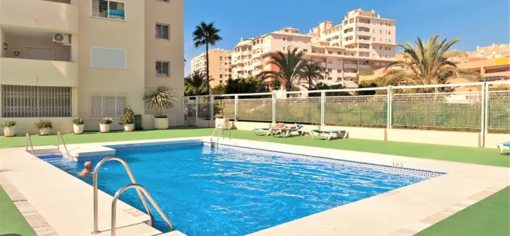 Alquiler a corto plazo de apartamento en planta baja en Estepona 1