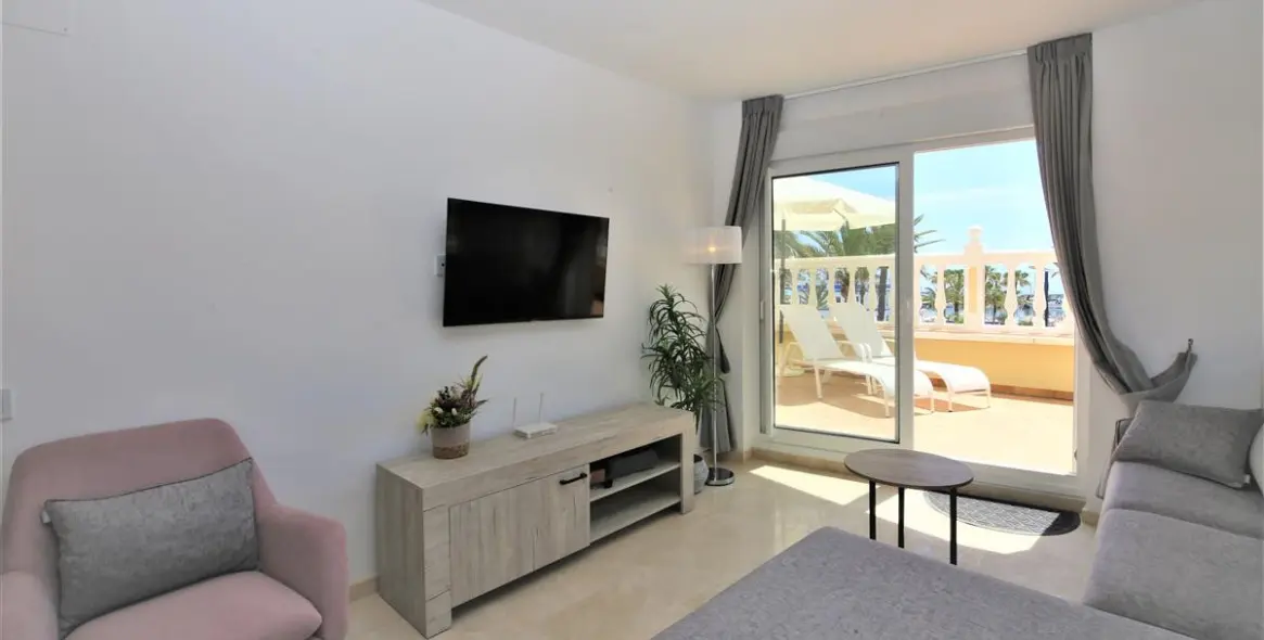 Alquiler a corto plazo de apartamento en planta baja en Estepona 3