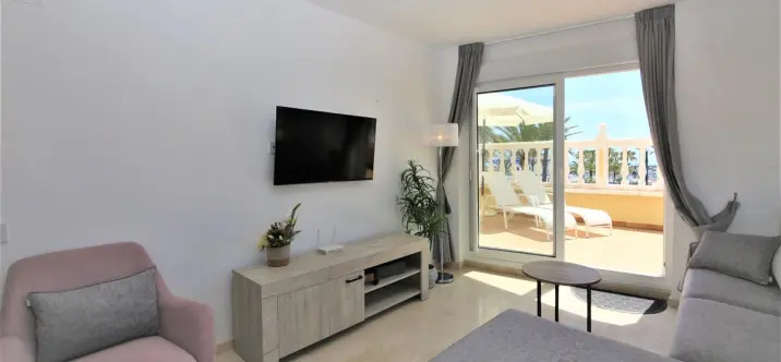 Alquiler a corto plazo de apartamento en planta baja en Estepona 2