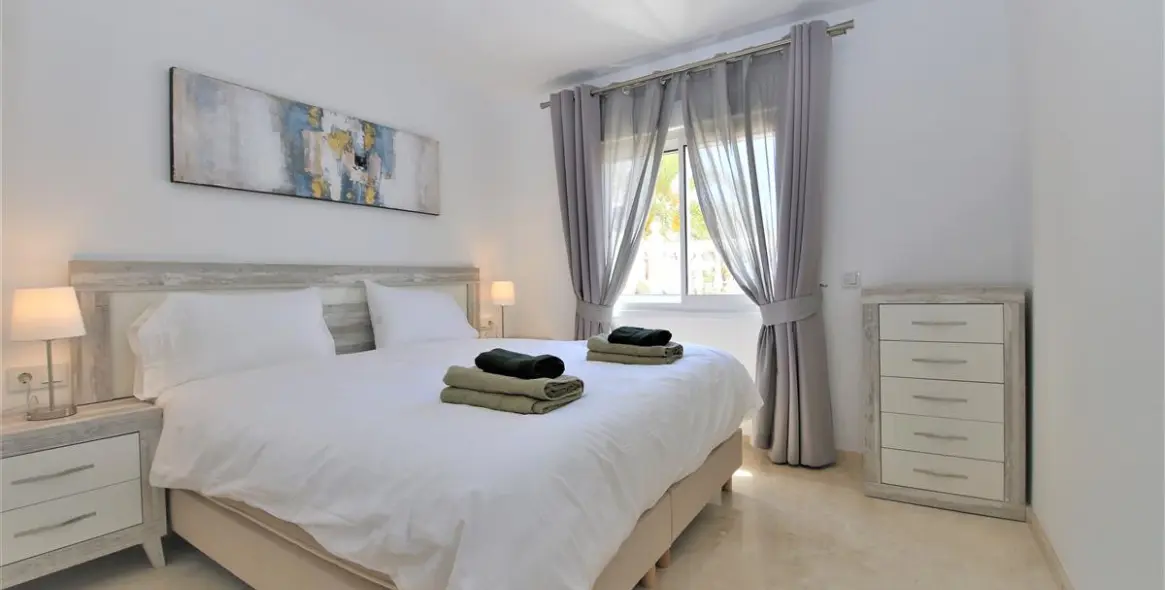Alquiler a corto plazo de apartamento en planta baja en Estepona 5