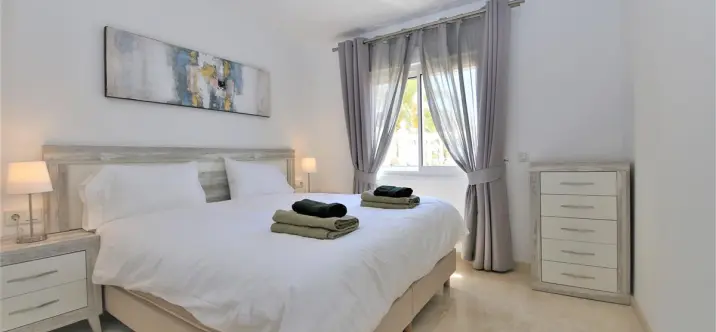 Alquiler a corto plazo de apartamento en planta baja en Estepona 4