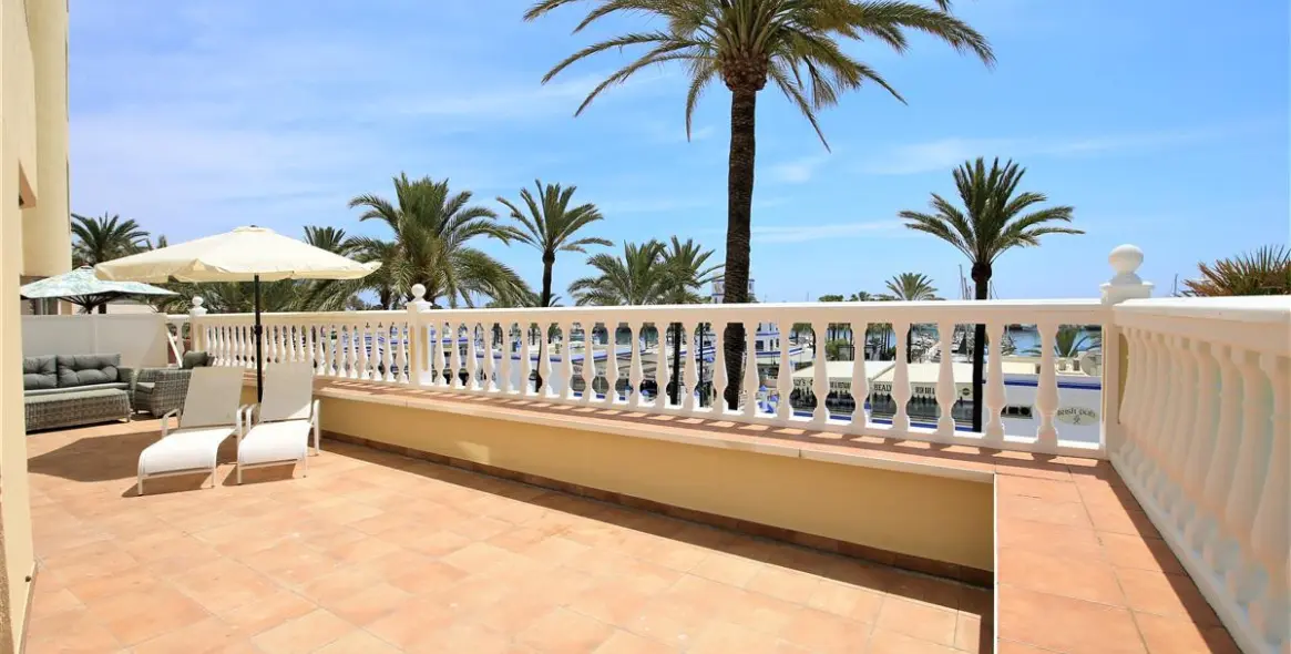 Alquiler a corto plazo de apartamento en planta baja en Estepona 9