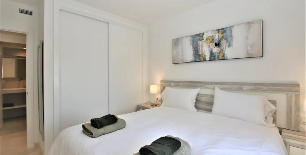 Alquiler a corto plazo de apartamento en planta baja en Estepona 14