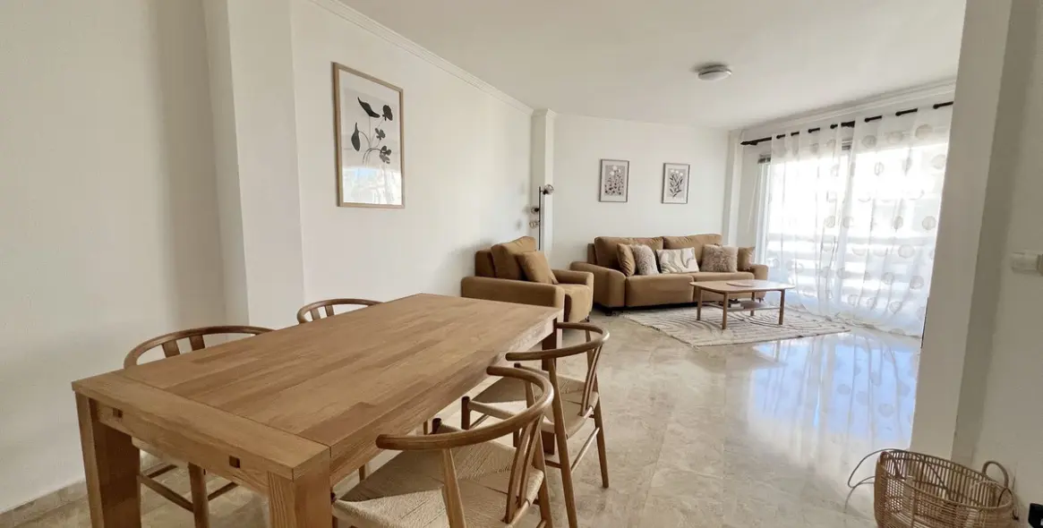 Краткосрочная аренда апартаментов на среднем этаже в Calahonda 2