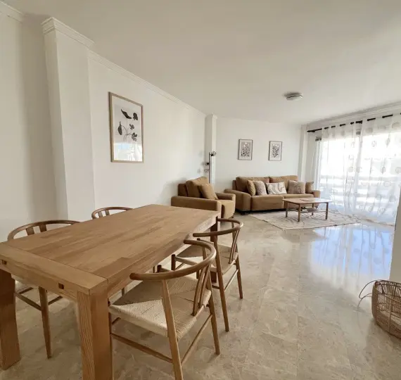 Краткосрочная аренда апартаментов на среднем этаже в Calahonda