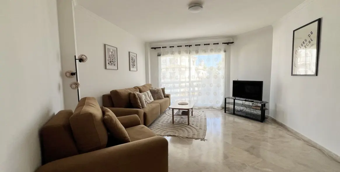 Краткосрочная аренда апартаментов на среднем этаже в Calahonda 4