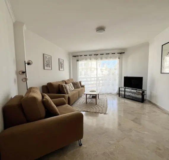 Краткосрочная аренда апартаментов на среднем этаже в Calahonda