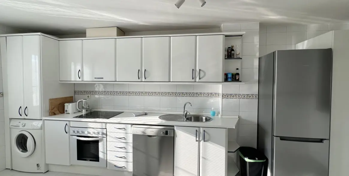 Краткосрочная аренда апартаментов на среднем этаже в Calahonda 5