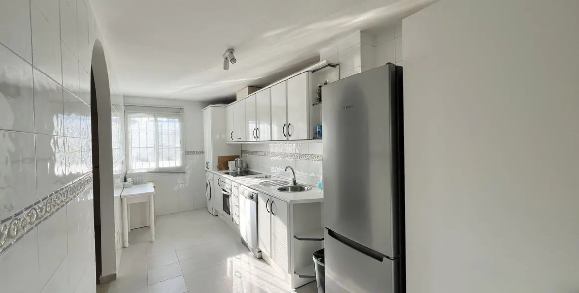 Краткосрочная аренда апартаментов на среднем этаже в Calahonda 6