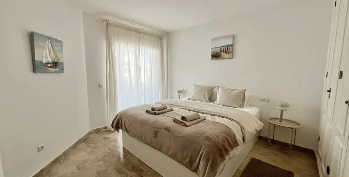 Краткосрочная аренда апартаментов на среднем этаже в Calahonda 7