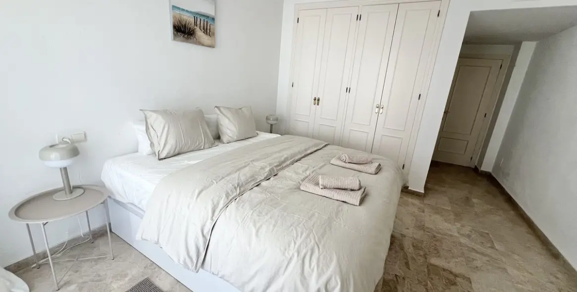 Краткосрочная аренда апартаментов на среднем этаже в Calahonda 9