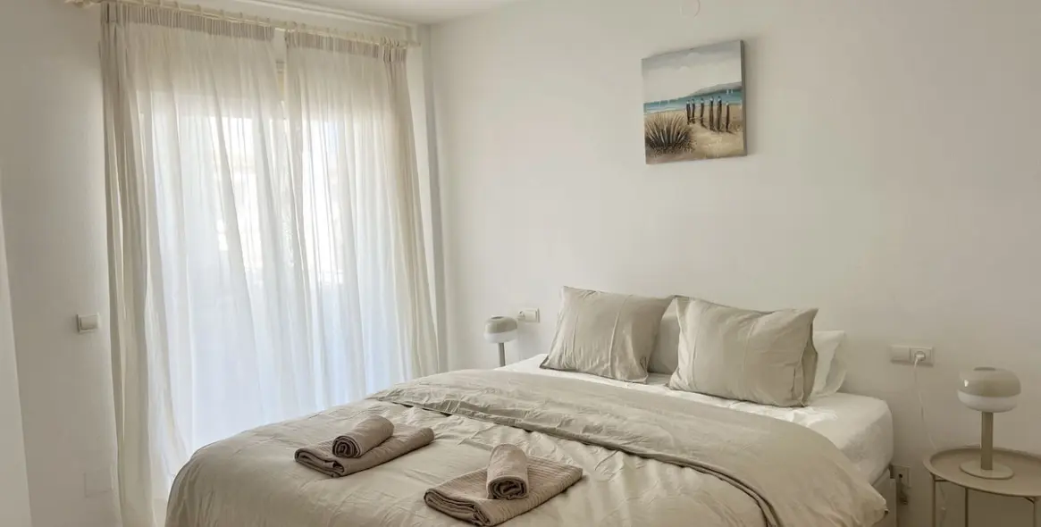 Краткосрочная аренда апартаментов на среднем этаже в Calahonda 10