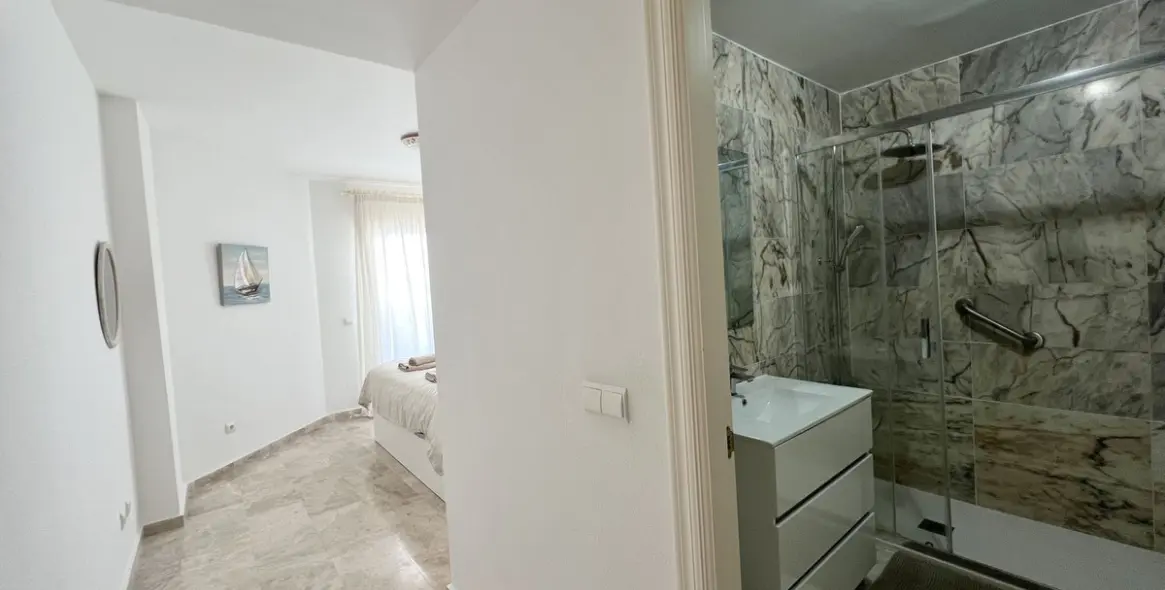 Краткосрочная аренда апартаментов на среднем этаже в Calahonda 11