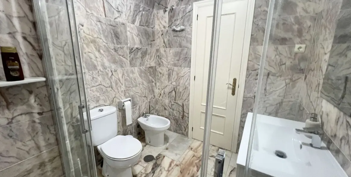 Краткосрочная аренда апартаментов на среднем этаже в Calahonda 12