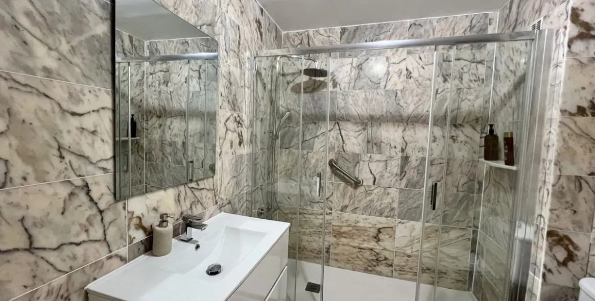 Краткосрочная аренда апартаментов на среднем этаже в Calahonda 13