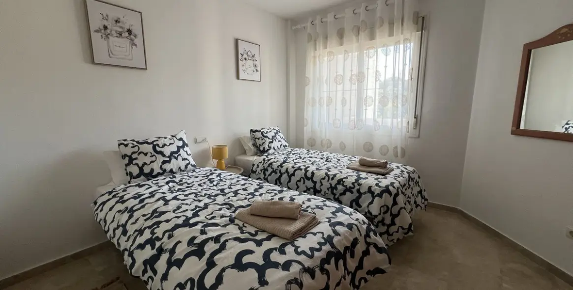 Краткосрочная аренда апартаментов на среднем этаже в Calahonda 14