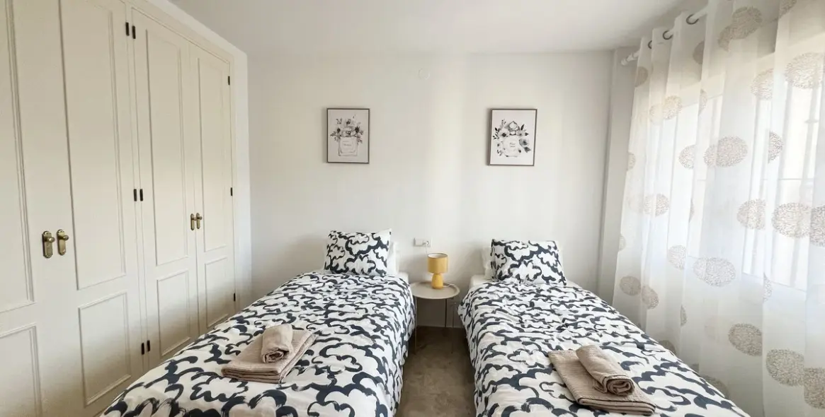 Краткосрочная аренда апартаментов на среднем этаже в Calahonda 15