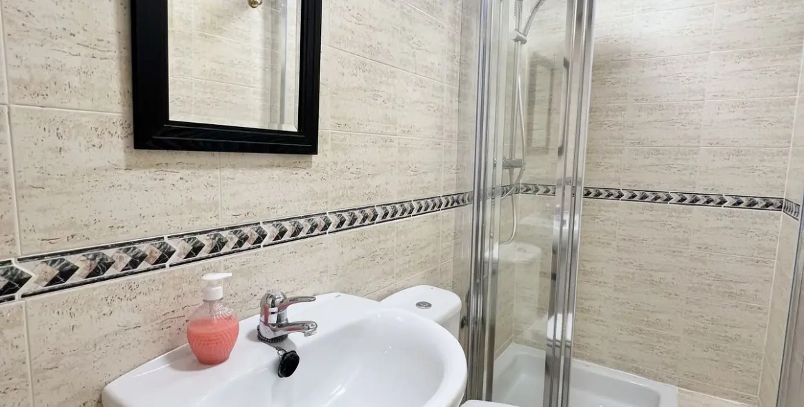 Краткосрочная аренда апартаментов на среднем этаже в Calahonda 16