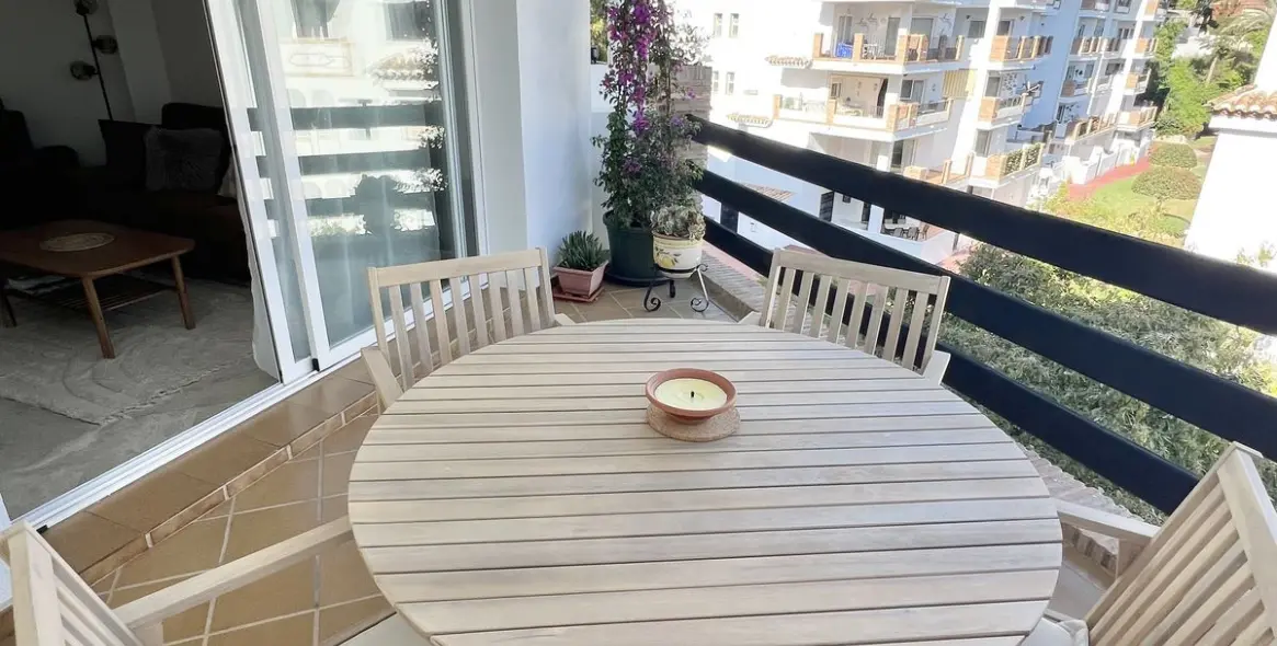 Краткосрочная аренда апартаментов на среднем этаже в Calahonda 20