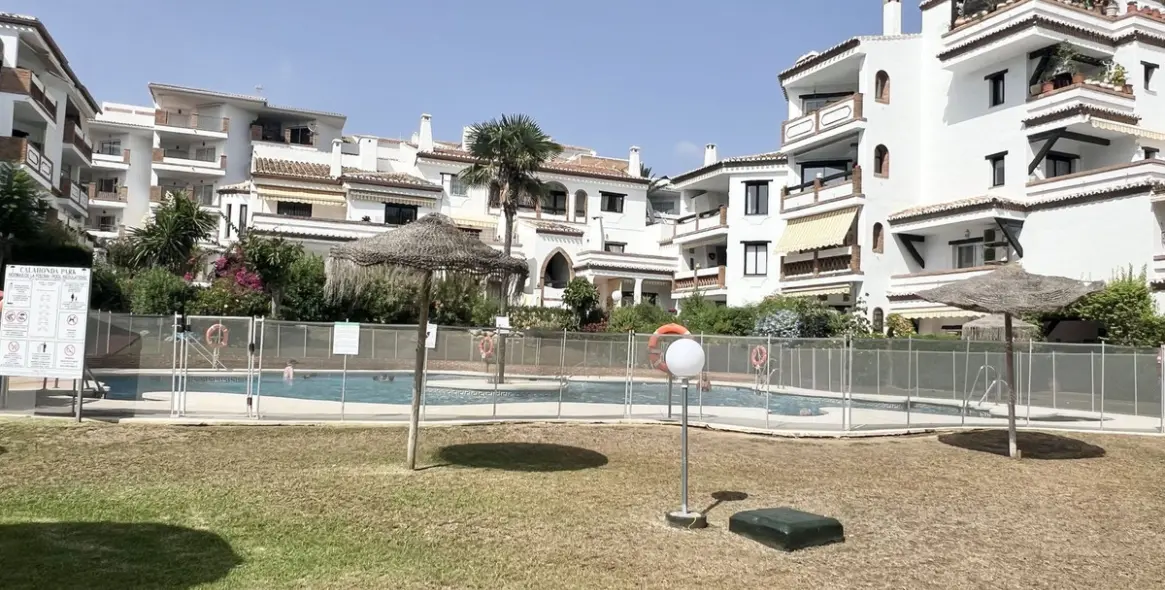 Краткосрочная аренда апартаментов на среднем этаже в Calahonda 24