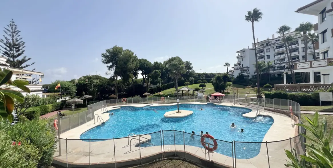 Краткосрочная аренда апартаментов на среднем этаже в Calahonda 25