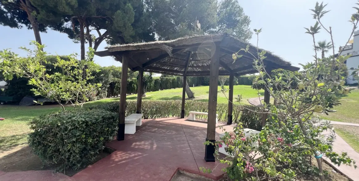 Краткосрочная аренда апартаментов на среднем этаже в Calahonda 27