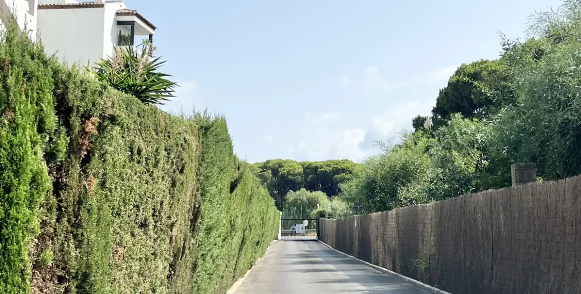 Краткосрочная аренда апартаментов на среднем этаже в Calahonda 28