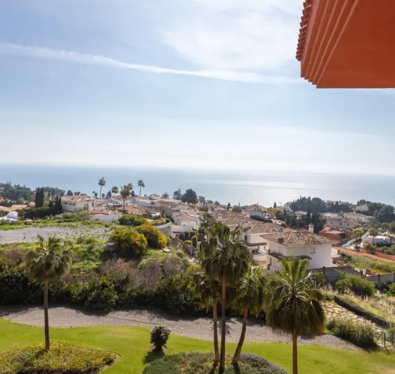 Долгосрочная аренда двухуровневого пентхауса в Benalmadena