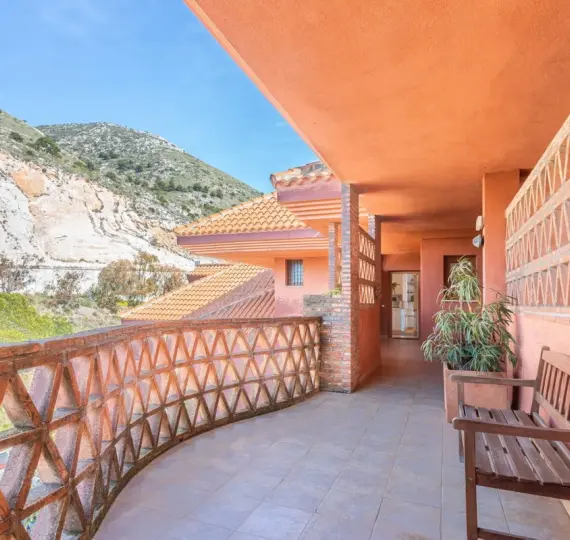 Долгосрочная аренда двухуровневого пентхауса в Benalmadena