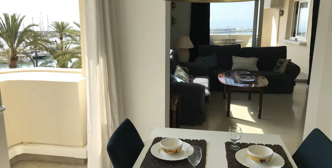 Short-term rent of middle floor apartment in Estepona 1