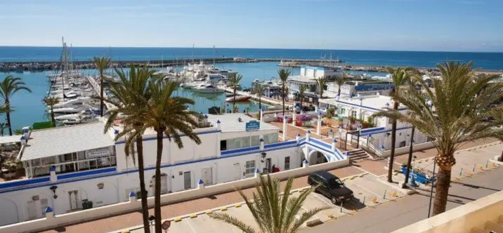 Short-term rent of middle floor apartment in Estepona 1